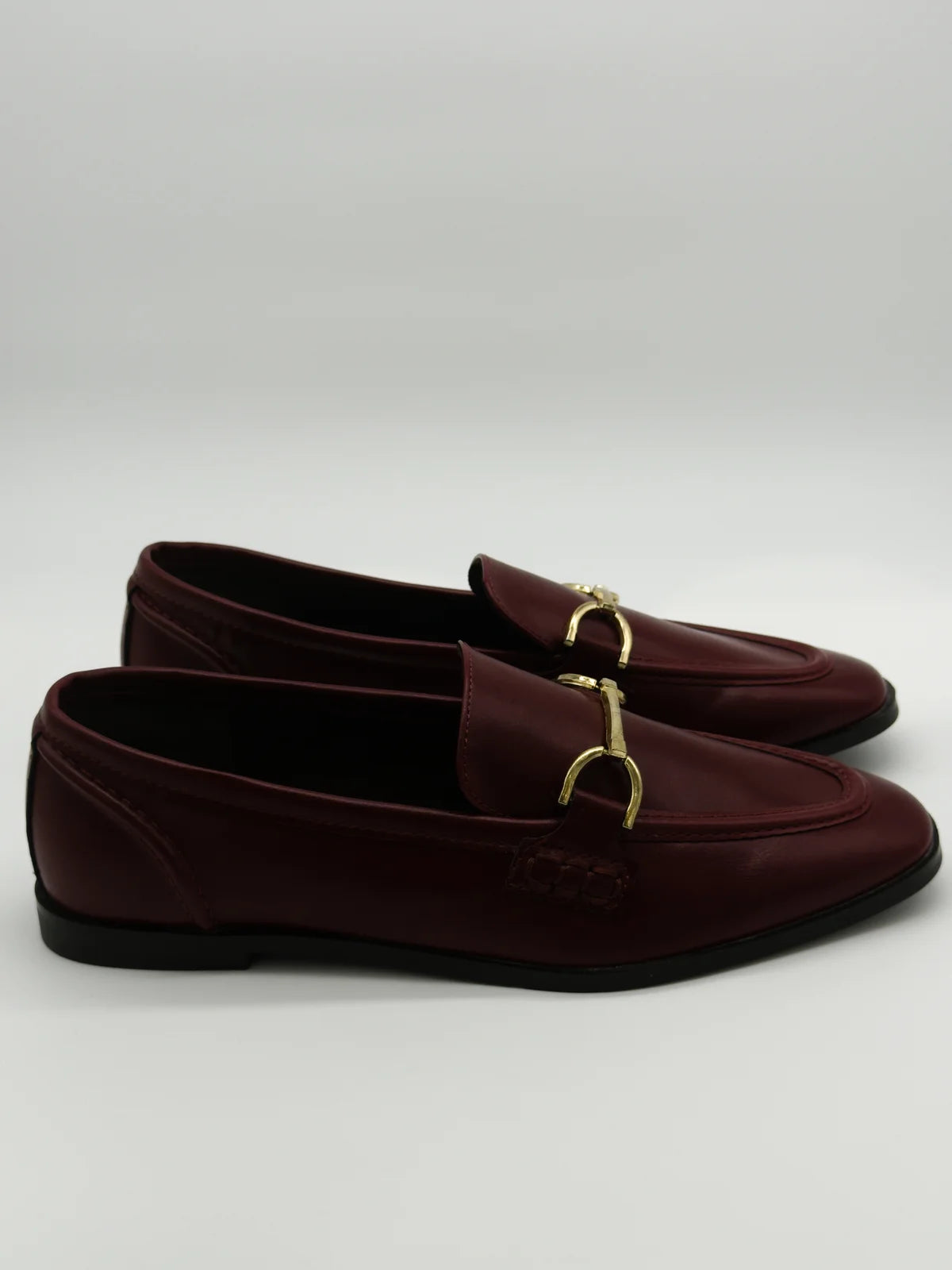 Mocassins Femininos com Detalhe Dourado