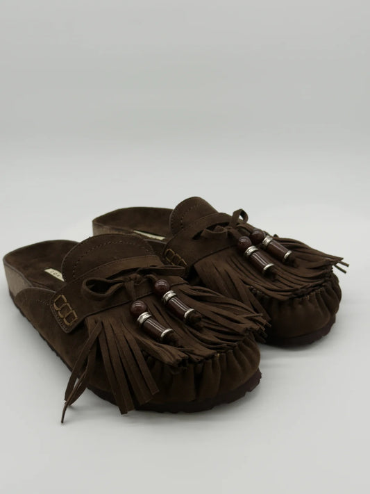 Mules de mujer con flecos y cuentas decorativas