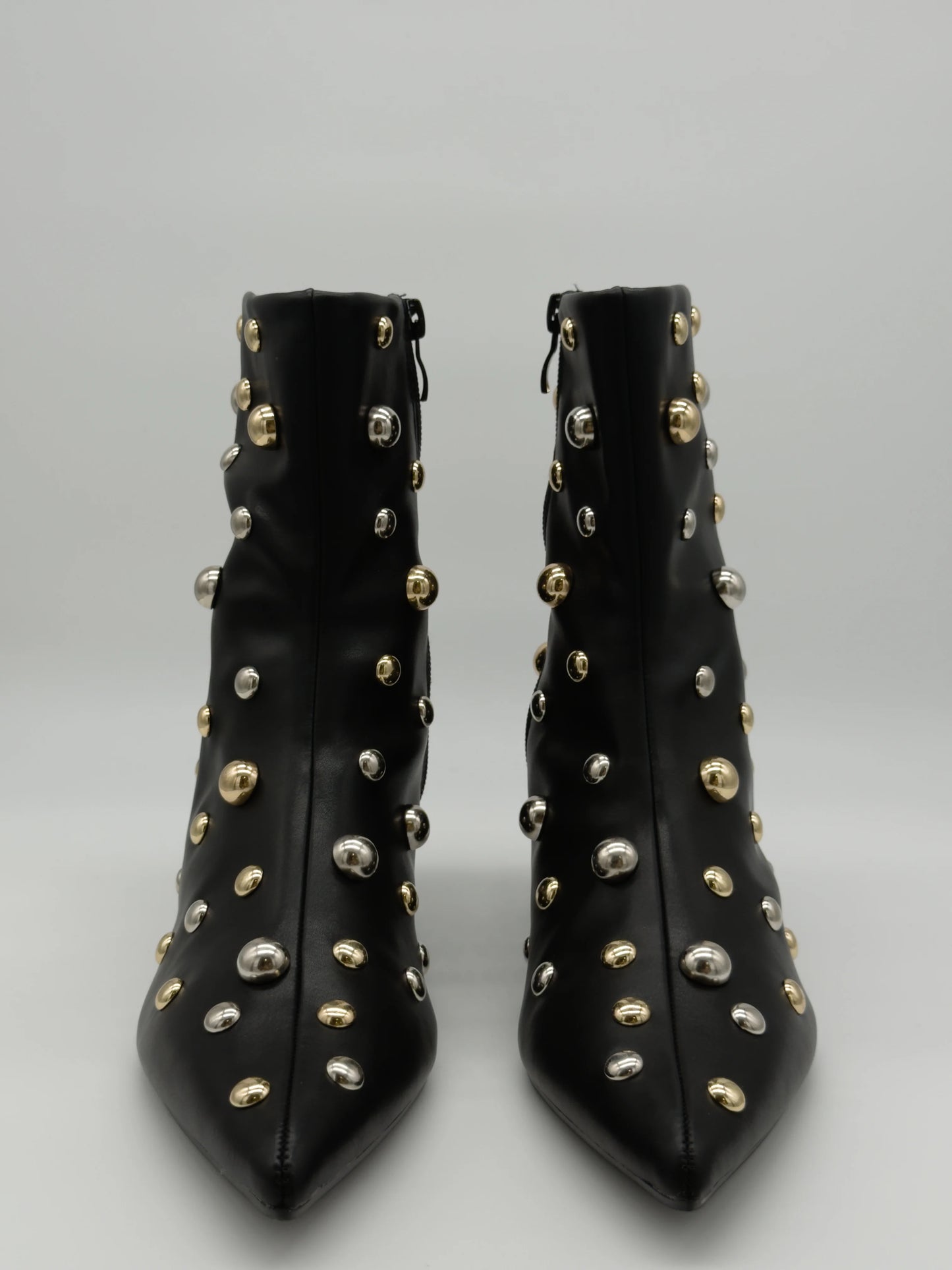 Tacões Femininos – Estilo Moderno com Detalhes Ousados