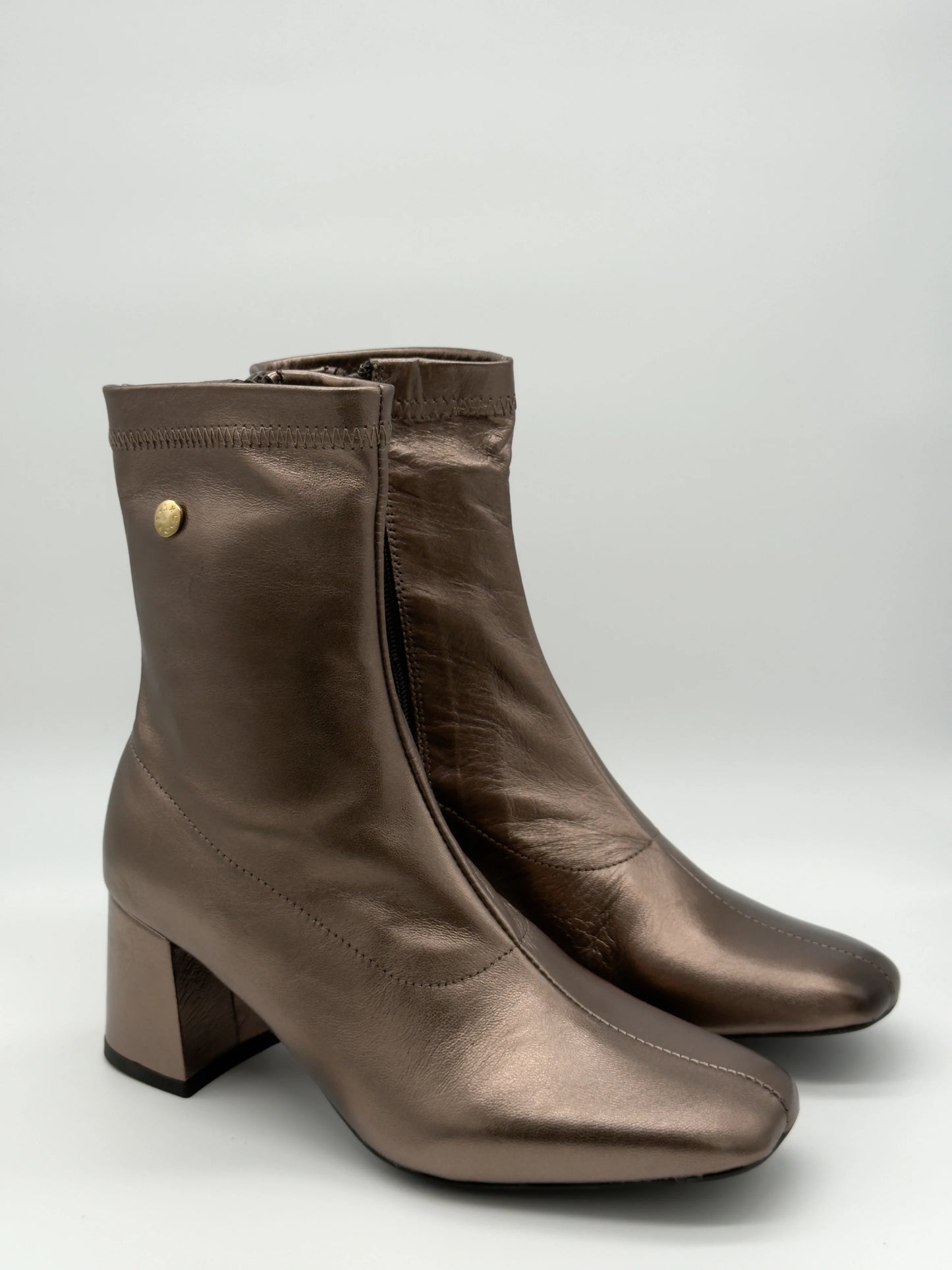 Botas Femininas de Tacão Médio – Elegantes e Modernas