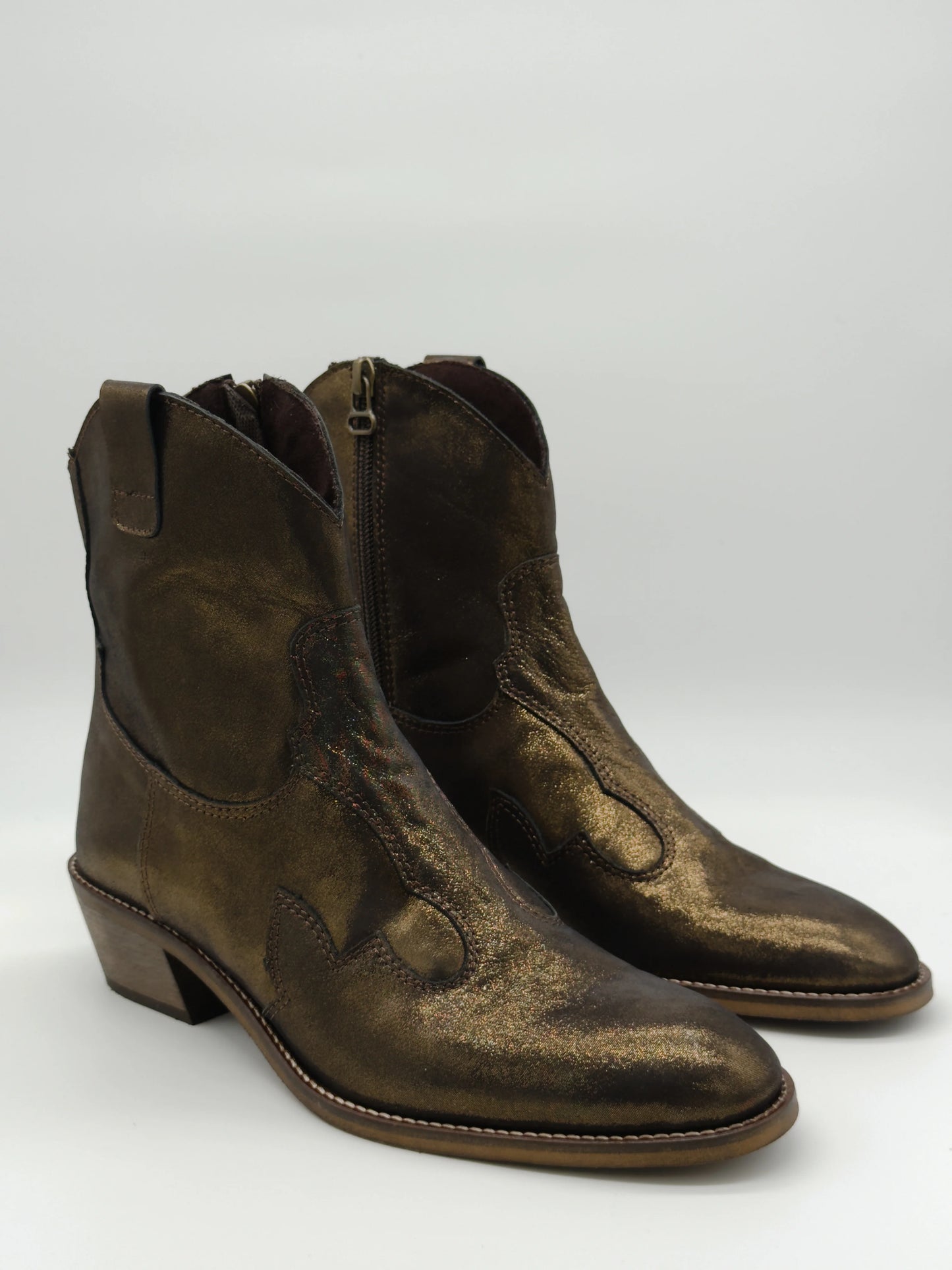 Botas Western Femininos – Bronze, Camel e Taupe