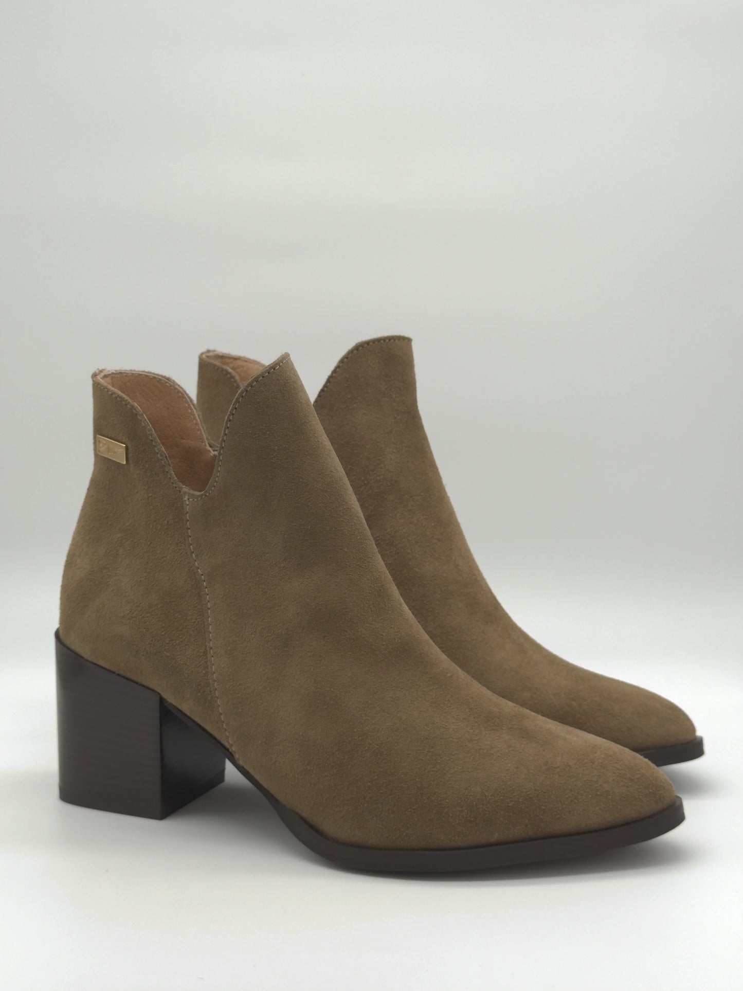 Botas Femininas Heel – Salto Médio e Design Elegante