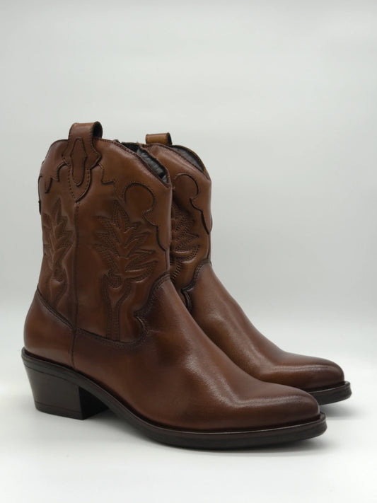 Botas Western Femininas Cognac – Estilo Moderno e Versátil