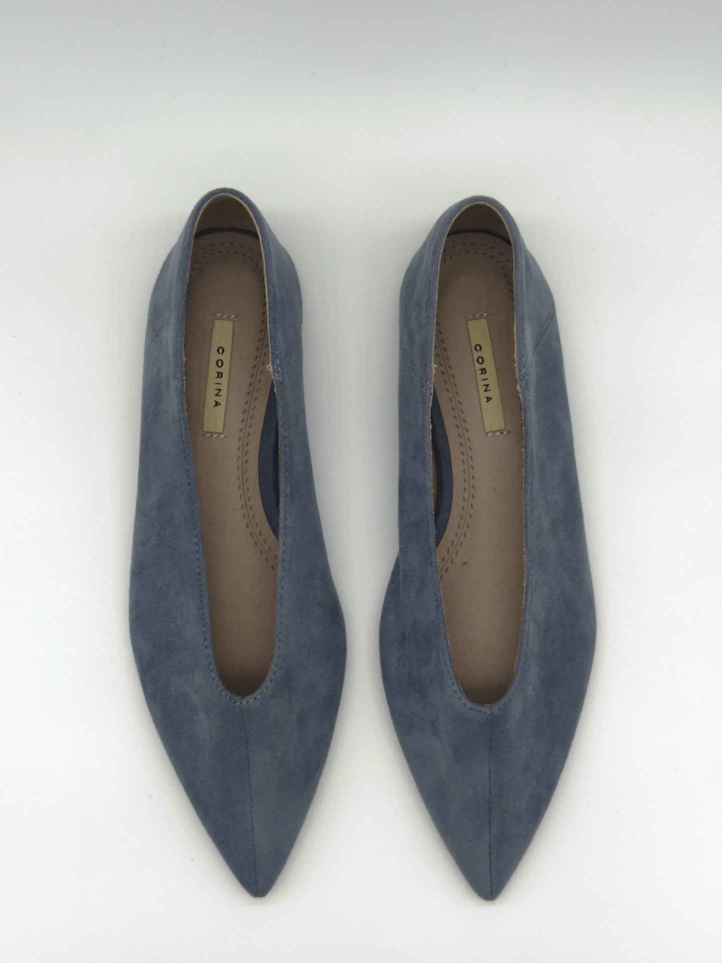 Zapatos planos de punta para mujer: diseño elegante y minimalista