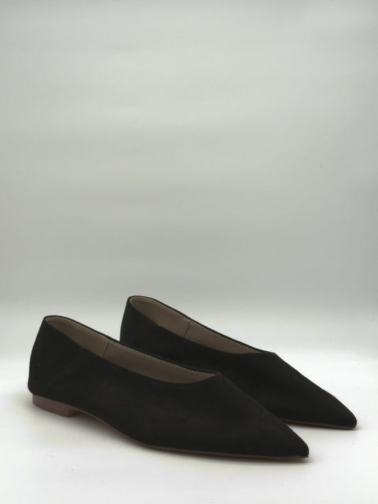 Zapatos planos de punta para mujer: diseño elegante y minimalista