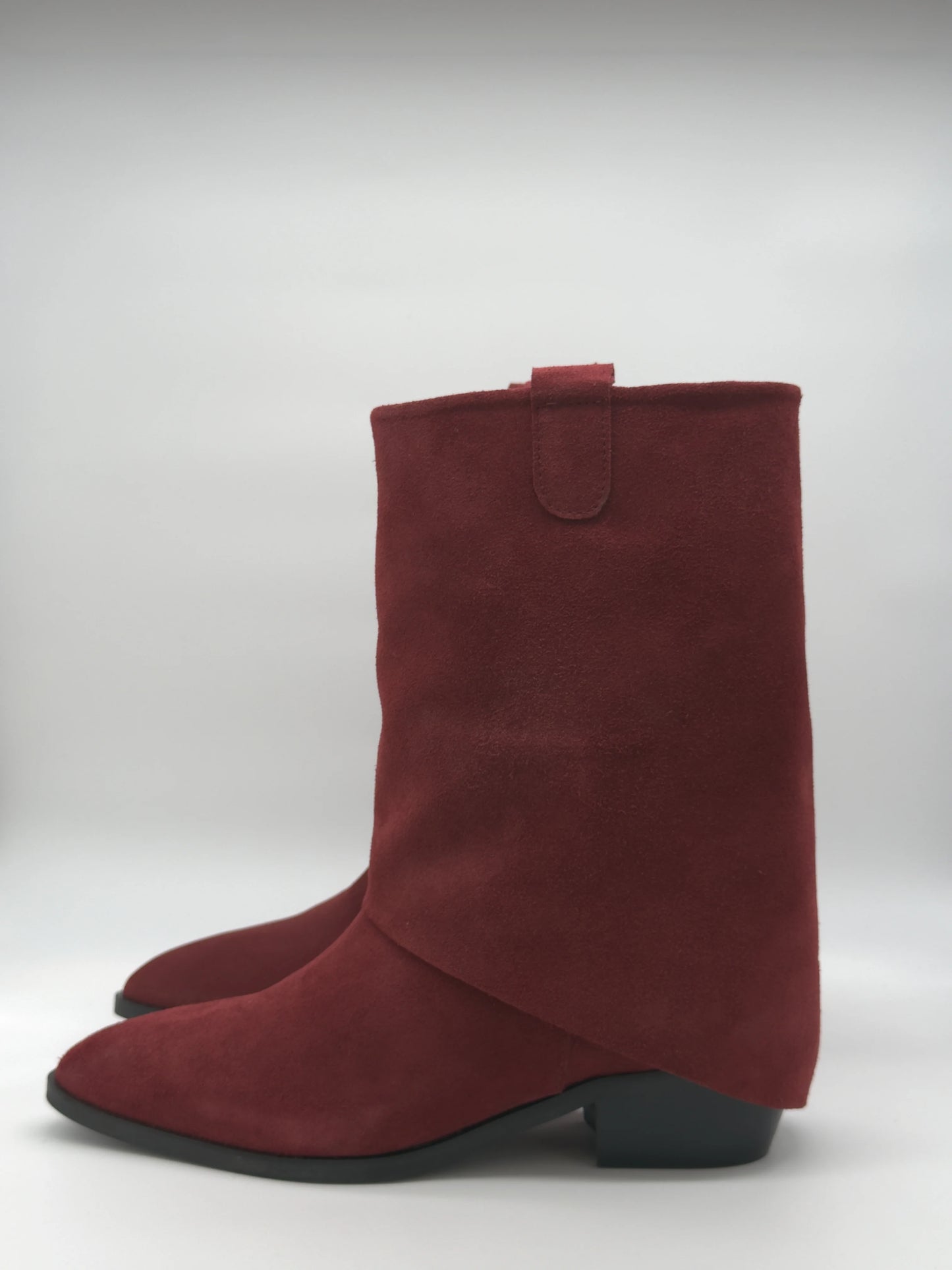 Botas Femininas de Cano Médio com Salto Baixo – Camel & Bordô