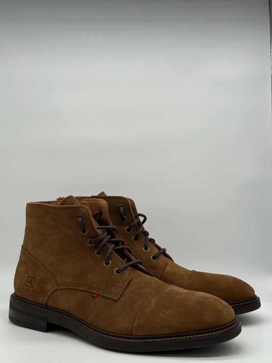 Botas de Homem com Atacadores Elegantes em Castanho