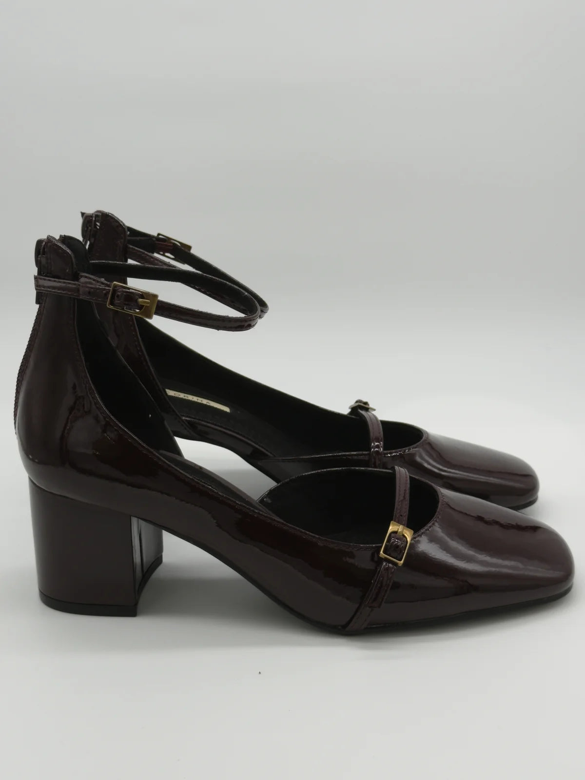 Sapatos de Salto Femininos com Tira e Tacão Médio