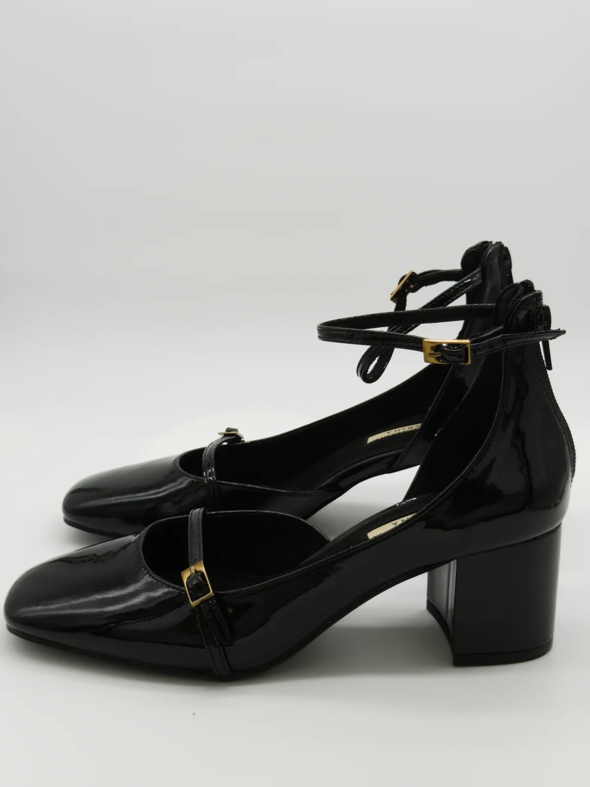 Sapatos de Salto Femininos com Tira e Tacão Médio