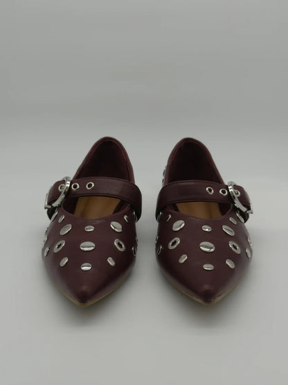 Sapatos Rasos Femininos com Fivela e Tachas
