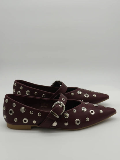 Sapatos Rasos Femininos com Fivela e Tachas
