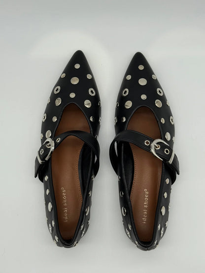 Sapatos Rasos Femininos com Fivela e Tachas