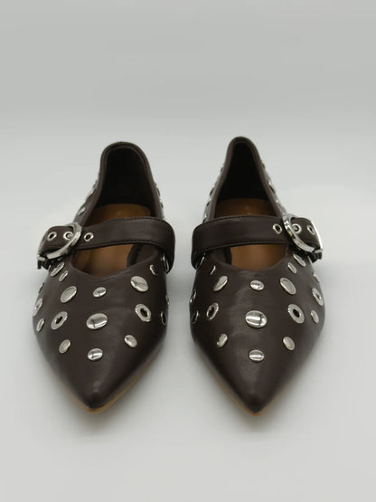 Sapatos Rasos Femininos com Fivela e Tachas