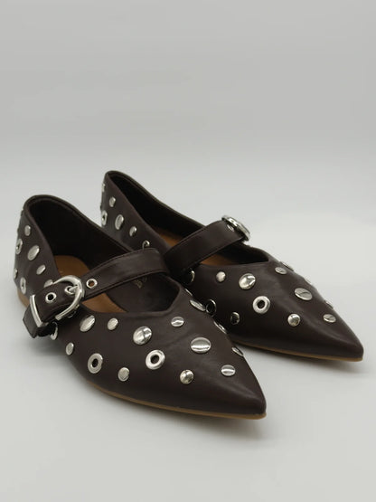 Sapatos Rasos Femininos com Fivela e Tachas