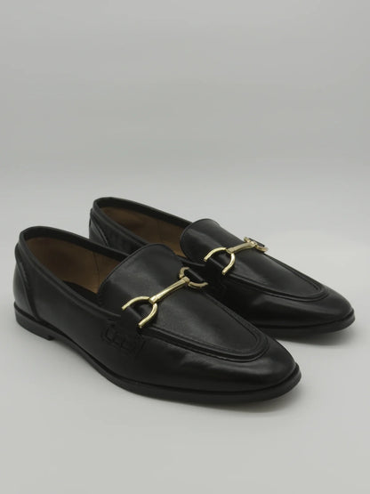 Mocassins Femininos com Detalhe Dourado