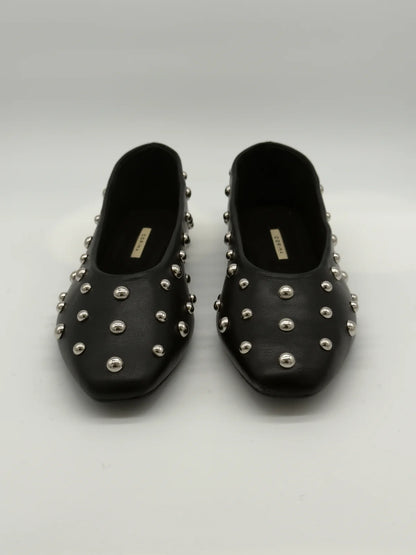 Sabrinas Femininas com Aplicações Metálicas