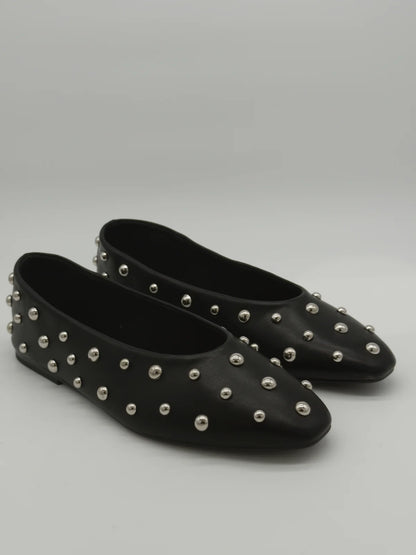 Sabrinas Femininas com Aplicações Metálicas