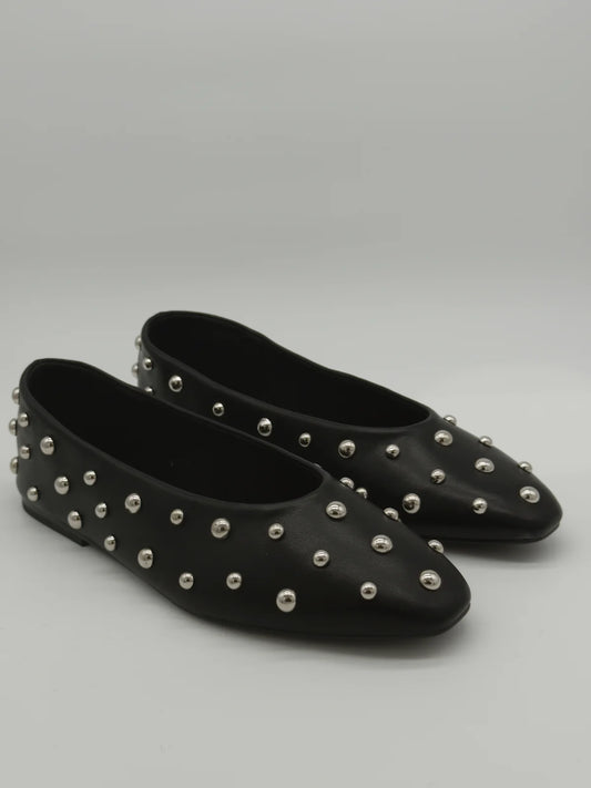 Zapatos planos de mujer con apliques metálicos