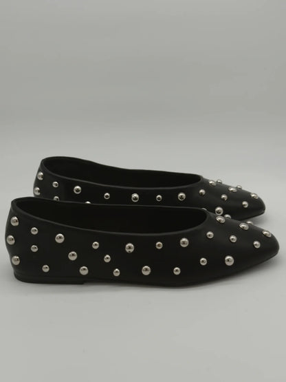 Sabrinas Femininas com Aplicações Metálicas