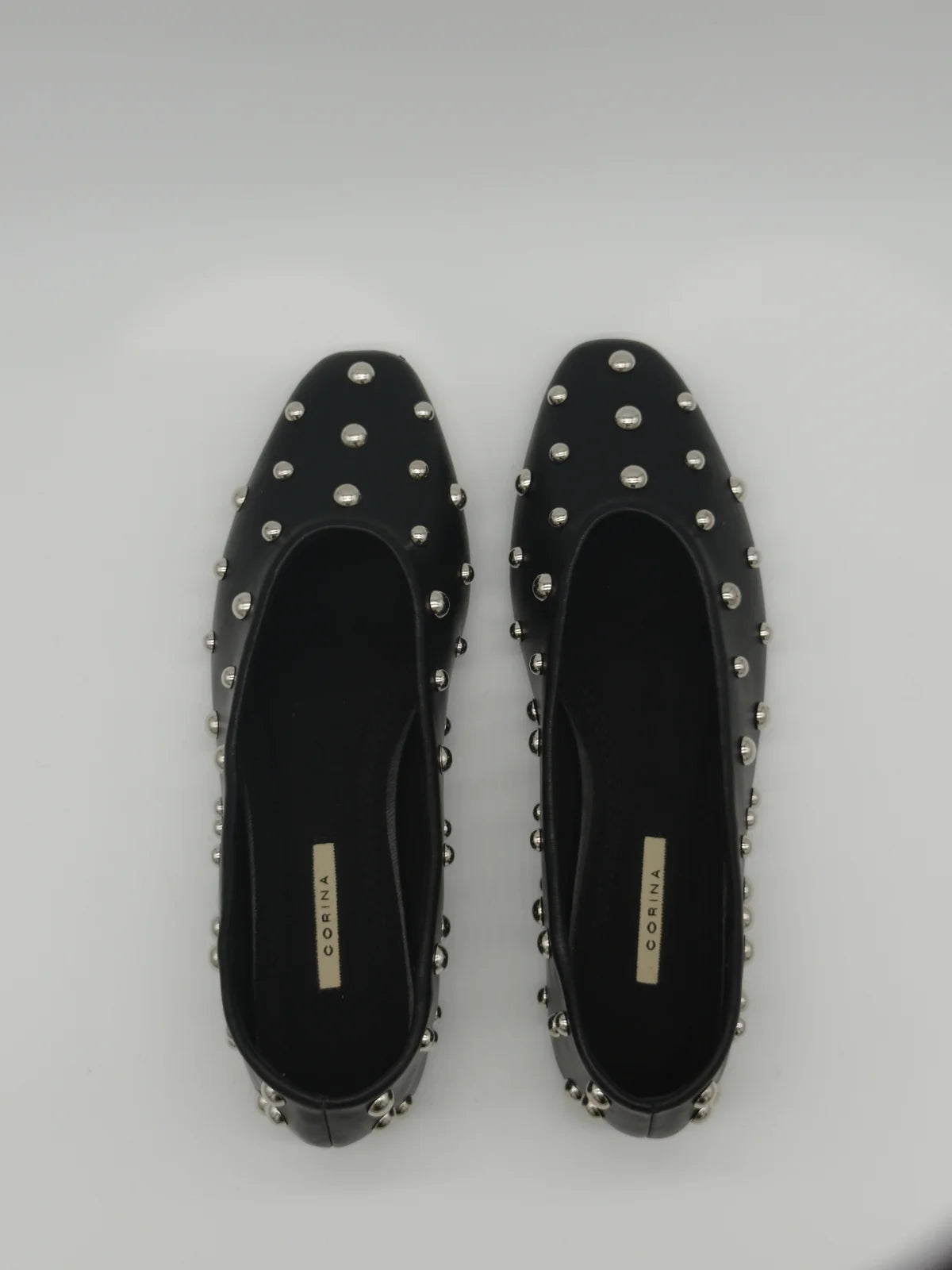 Sabrinas Femininas com Aplicações Metálicas