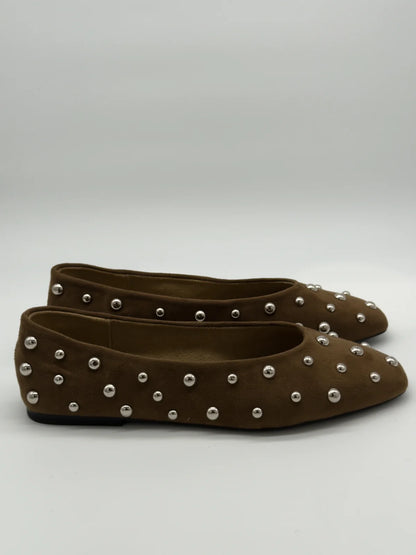 Sabrinas Femininas com Aplicações Metálicas