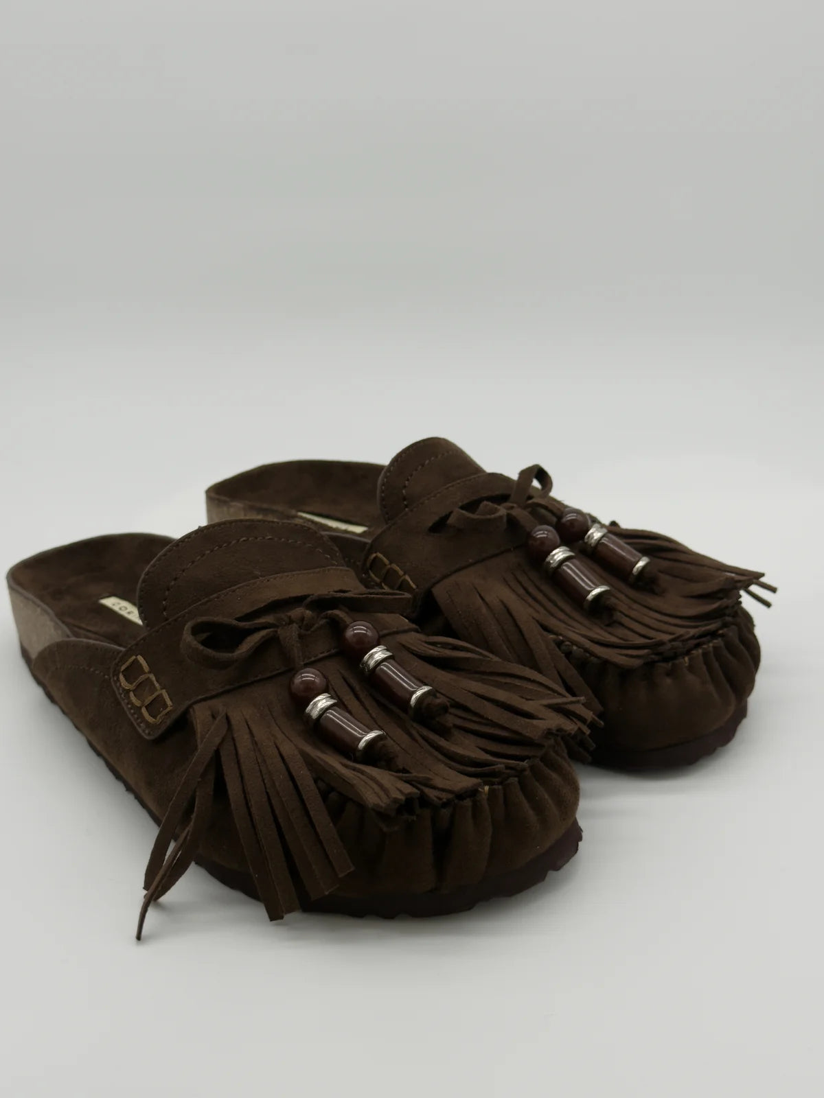 Mules Femininos com Franjas e Contas Decorativas