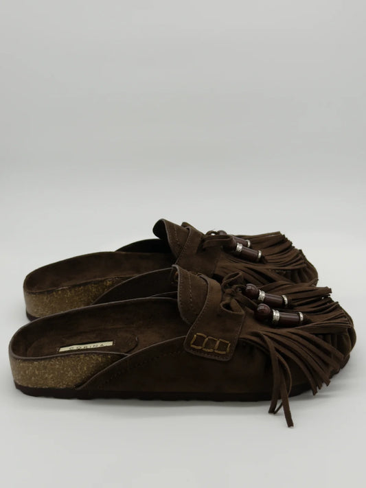 Mules Femininos com Franjas e Contas Decorativas