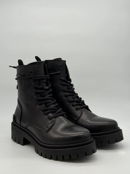 Botas Urbanas com Atacadores e Sola Tratorada – Preto, Cognac, Taupe e Bordo