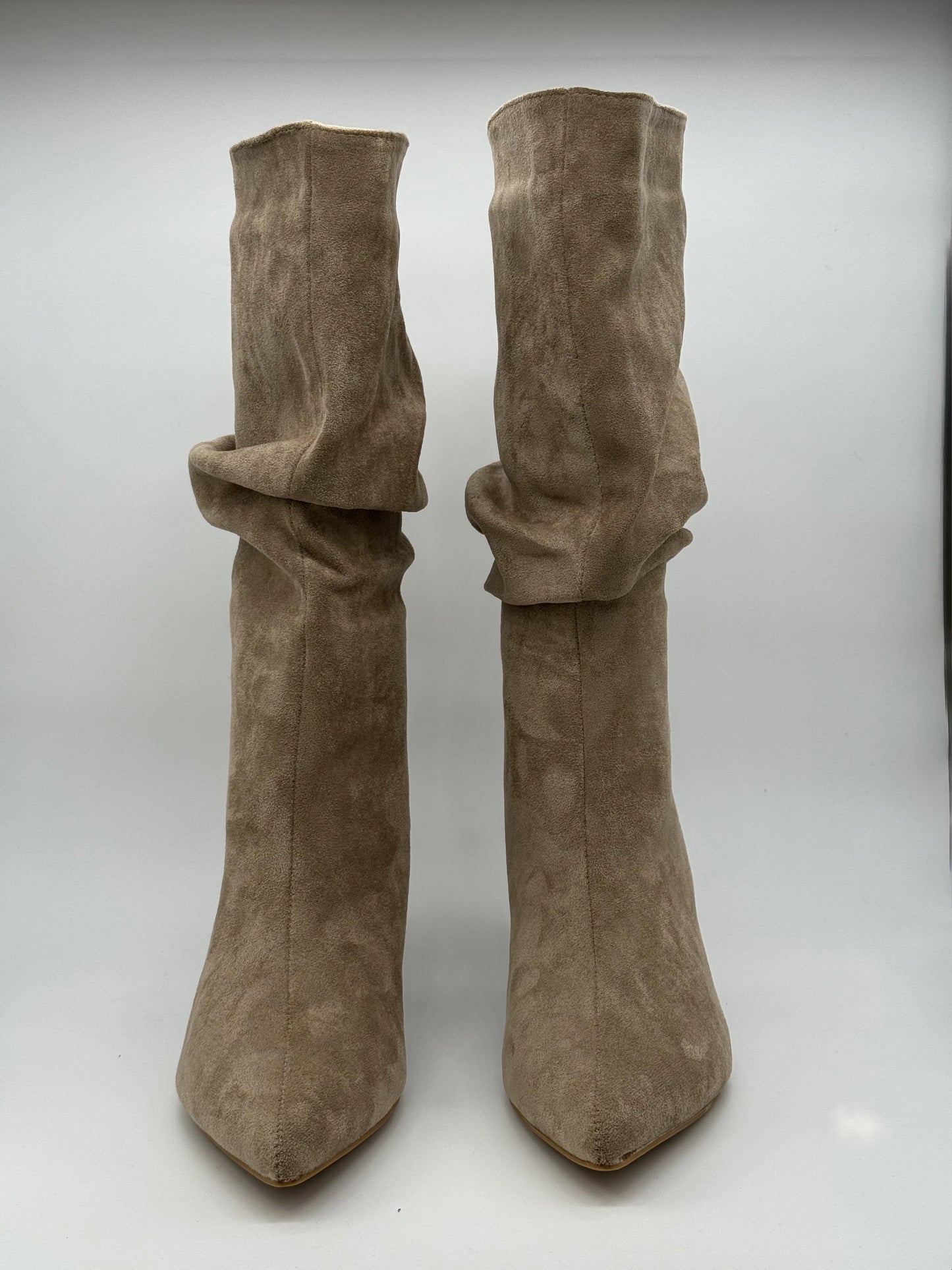 Bota Feminina Kaki de Cano Médio com Salto Fino