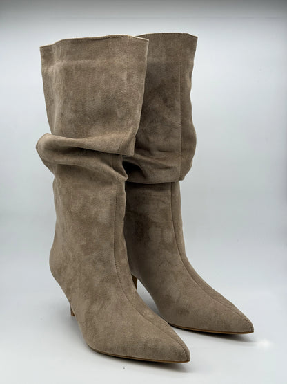 Bota Feminina Kaki de Cano Médio com Salto Fino