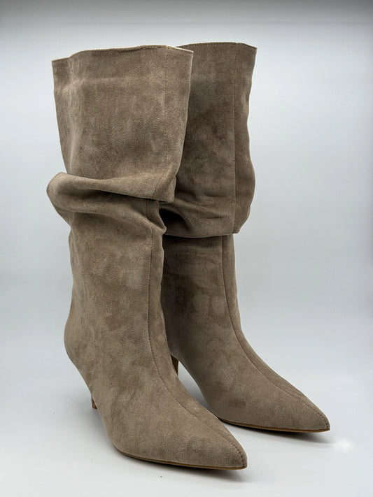 Bota Feminina Kaki de Cano Médio com Salto Fino