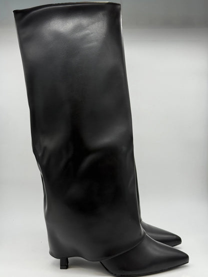 Bota Feminina Alta com Cano Dobrado e Salto Fino – Preto e Bordo