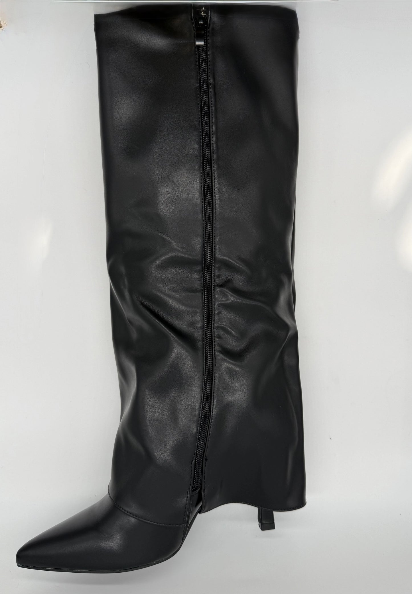 Bota Feminina Alta com Cano Dobrado e Salto Fino – Preto e Bordo