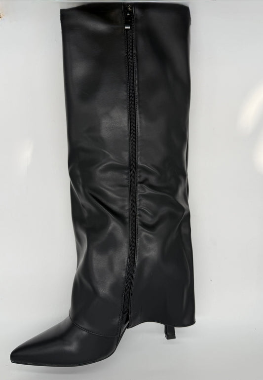 Bota Feminina Alta com Cano Dobrado e Salto Fino – Preto e Bordo