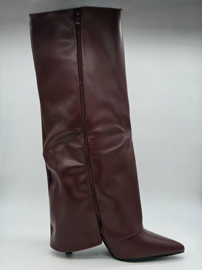 Bota Feminina Alta com Cano Dobrado e Salto Fino – Preto e Bordo