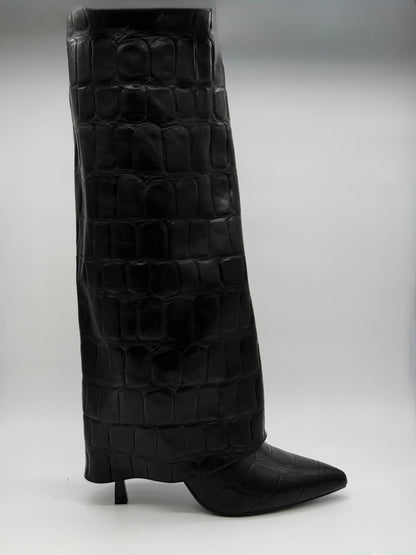 Bota Feminina Alta com Cano Dobrado com Padrão Crocodilo – Preto e Castanho