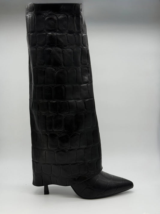 Bota Feminina Alta com Cano Dobrado com Padrão Crocodilo – Preto e Castanho