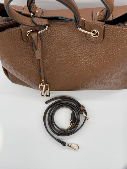 Mala de Mão Feminina Camel com Compartimento Central