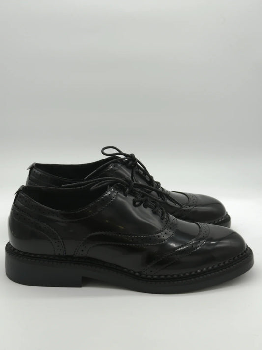 Oxford Clássico Feminino Preto – Elegância e Conforto Intemporal