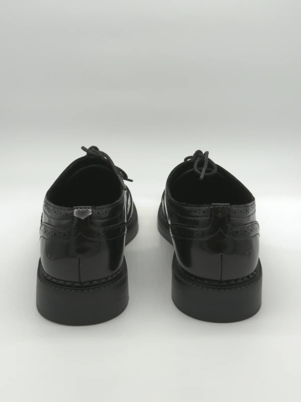Oxford Clássico Feminino Preto – Elegância e Conforto Intemporal