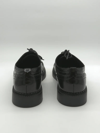 Oxford Clássico Feminino Preto – Elegância e Conforto Intemporal