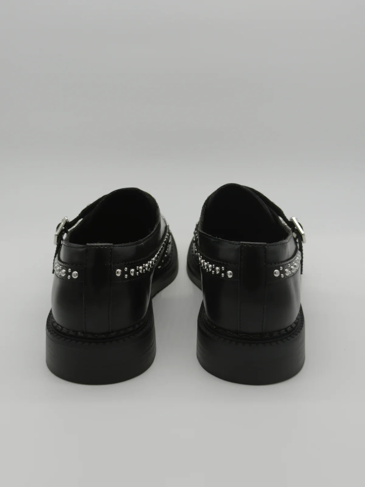 Monk Strap Femininos com Tachas – Estilo Moderno e Atitude