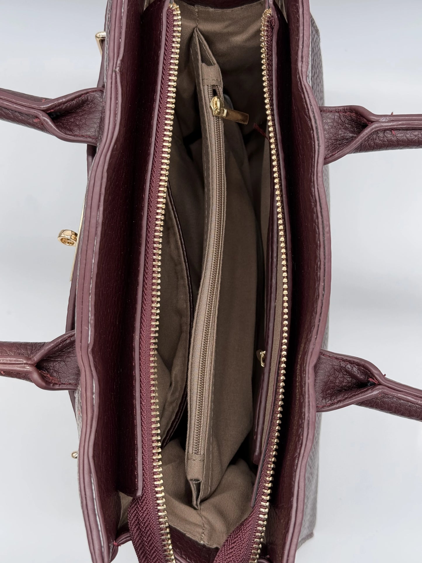 Mala de Pele Feminina com Fecho – Preto e Bordô