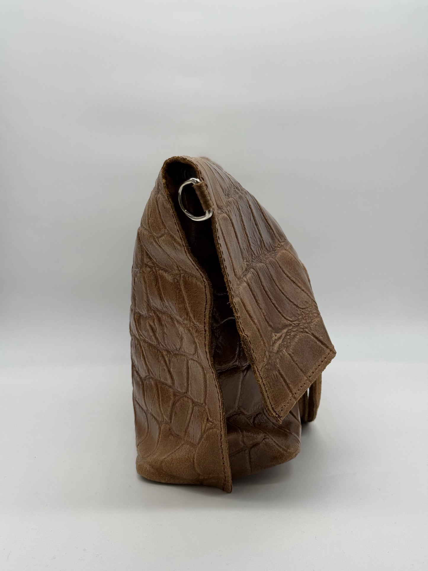 Clutch Elegante com Asa Circular – Bordô, Castanho, Preto, Verde e Camel