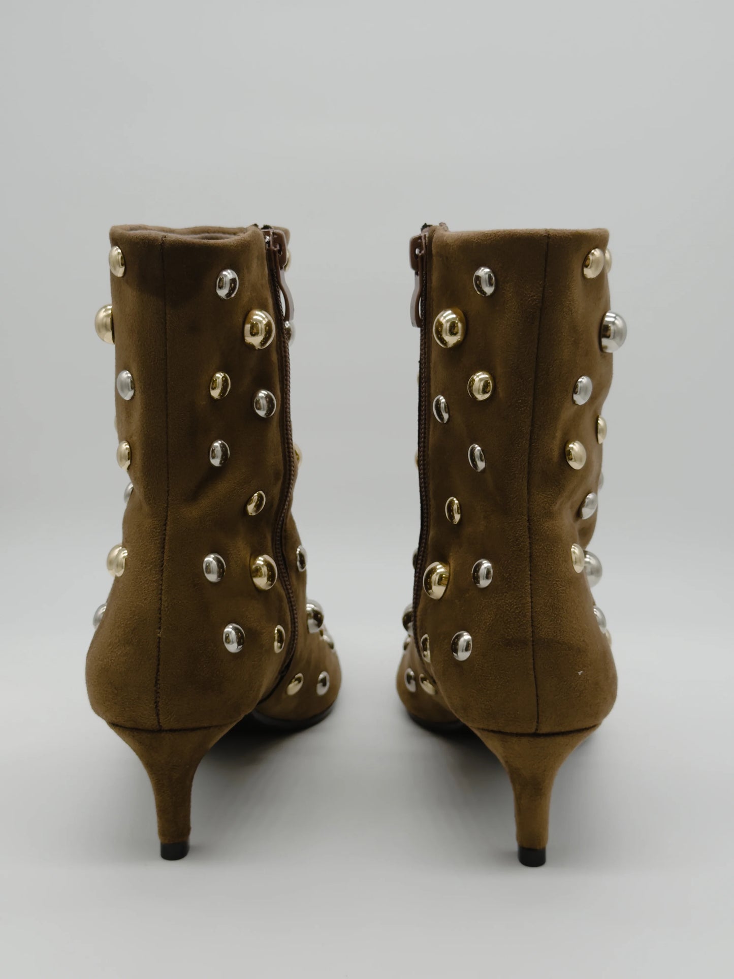 Tacões Femininos – Estilo Moderno com Detalhes Ousados