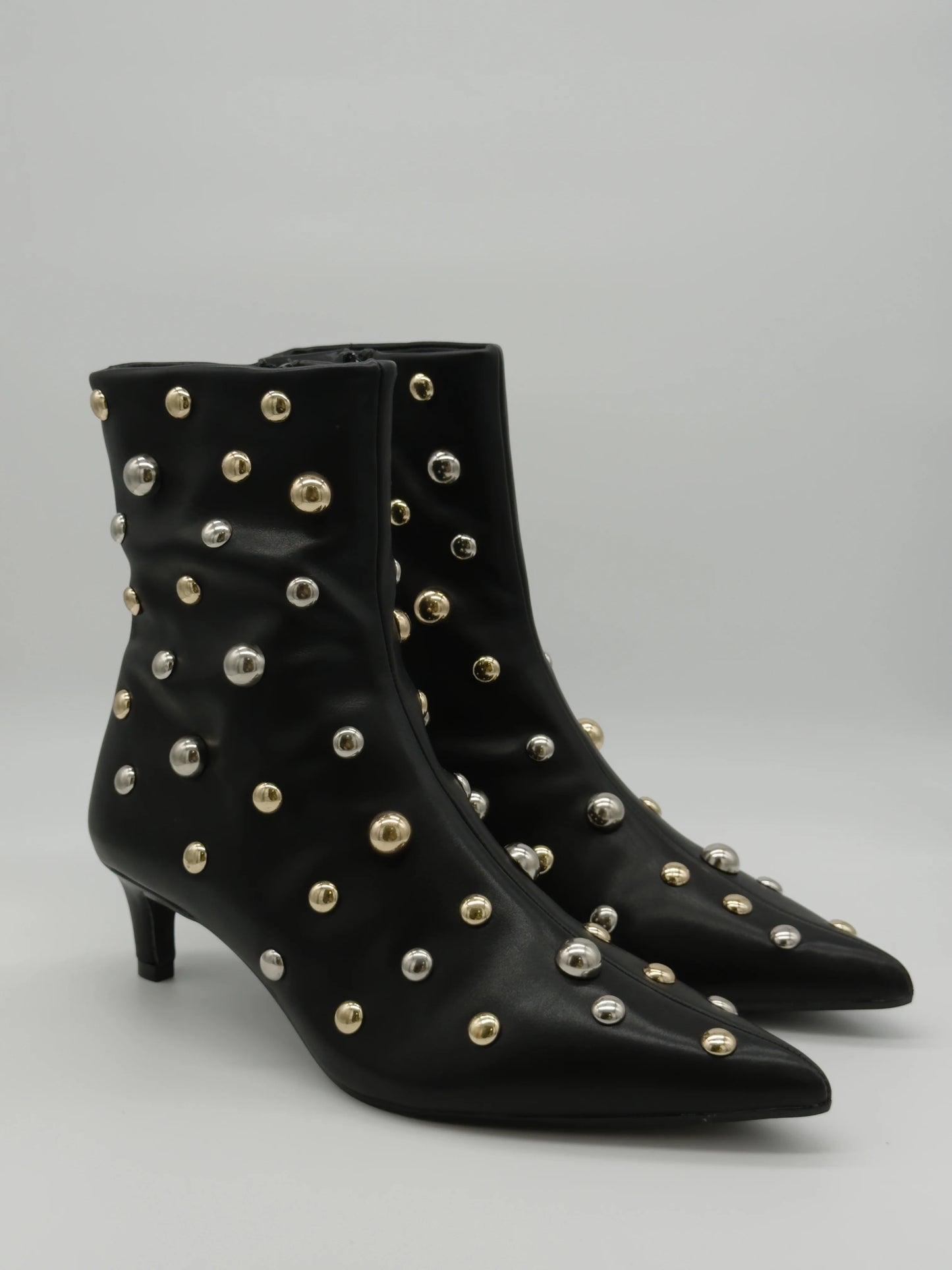 Tacões Femininos – Estilo Moderno com Detalhes Ousados