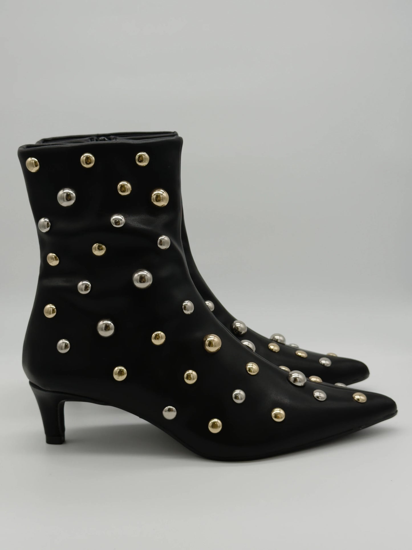 Tacões Femininos – Estilo Moderno com Detalhes Ousados