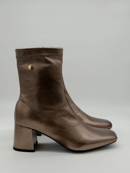 Botas Femininas de Tacão Médio – Elegantes e Modernas