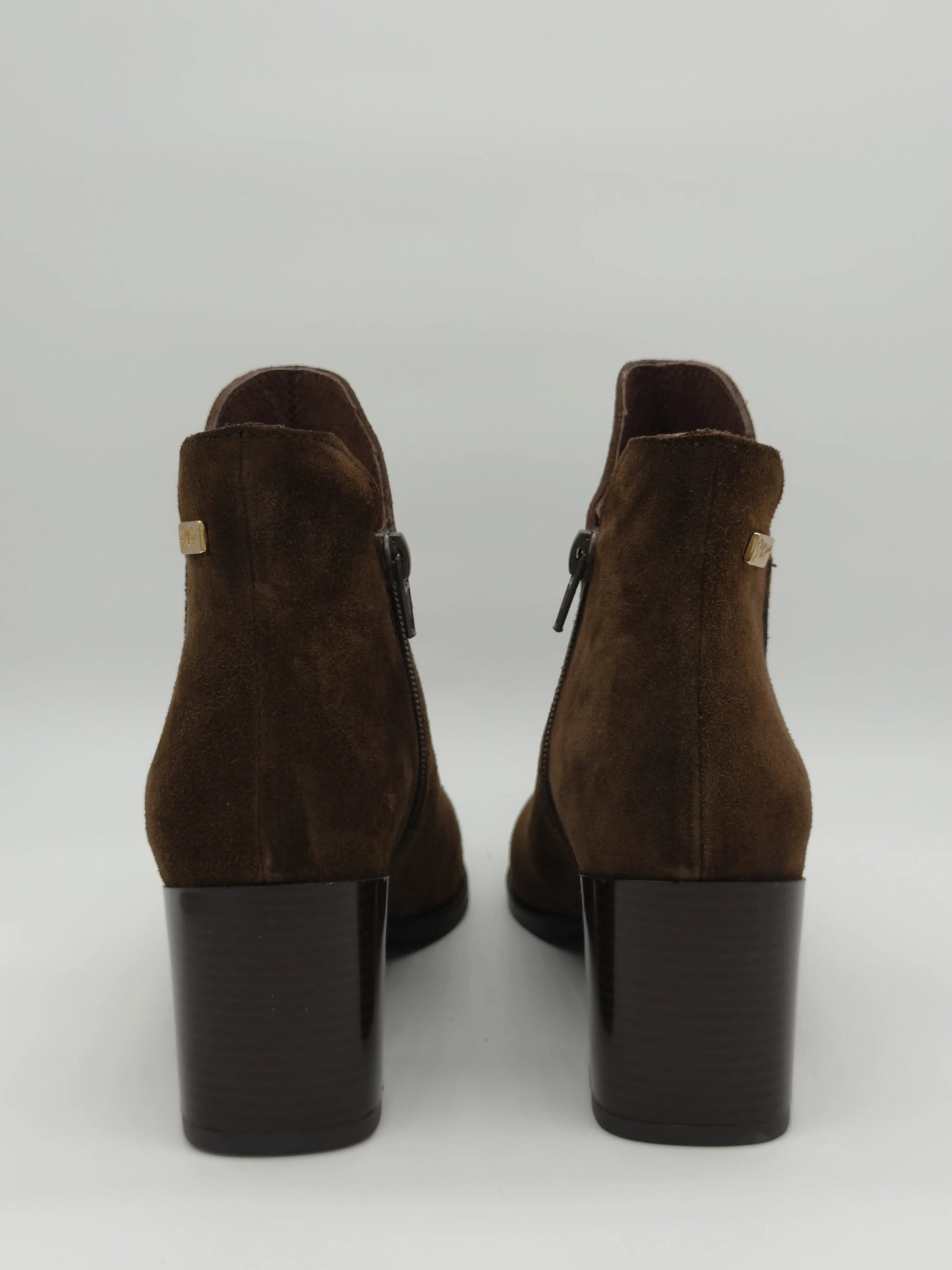 Botas Femininas Heel – Salto Médio e Design Elegante