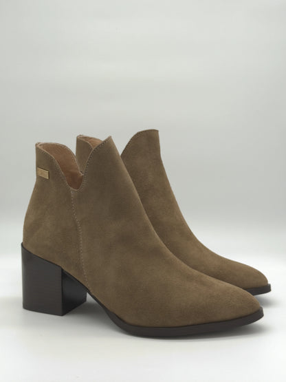 Botas Femininas Heel – Salto Médio e Design Elegante